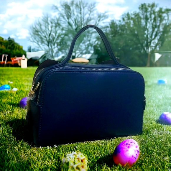 Beautiful Petite Navy Blue Bow Front Elegant Designer Shoulderbag Set - Picture 5 of 8